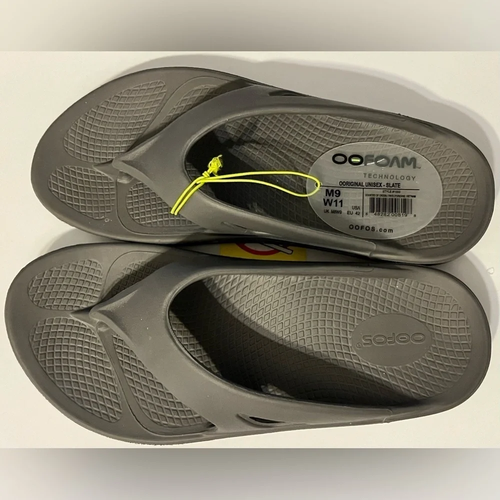 NWT- OOFOS OOriginal Sandal Lightweight Recovery Footwear - Machine Washable
